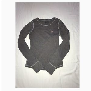 Long sleeve active top
